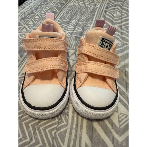 Toddler Converse All-Star Pink with Butterflies Size 5 NEW - Picture 1 of 6